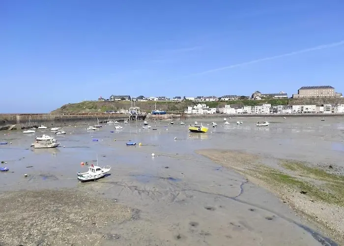 Studio Avec Vue Sur Mer A Granville. Plage A 3 Min