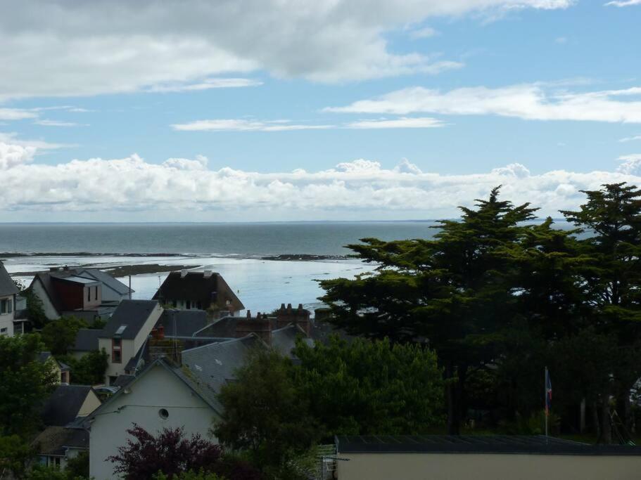 Avec Vue Sur A Granville. A 3 Min Apartment Granville